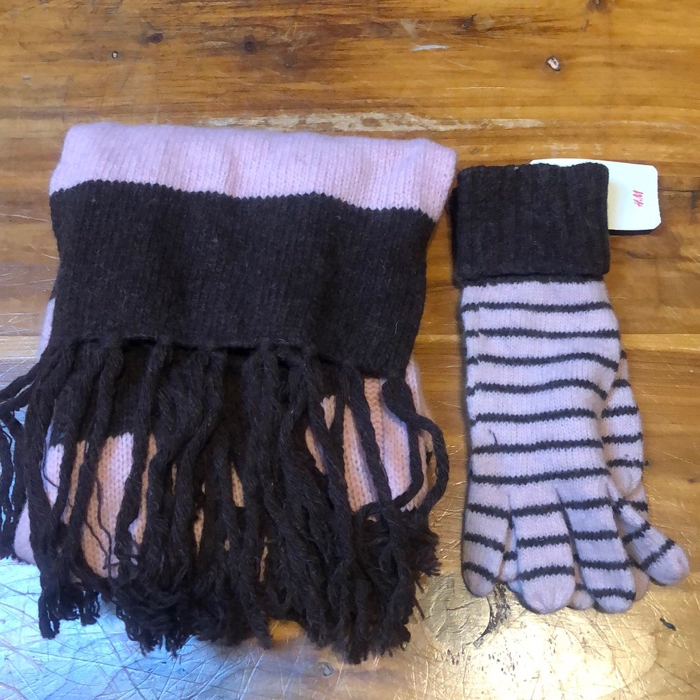 Scarf and glove set
